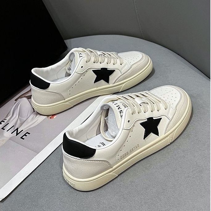 Women's sneakers with glittering star motif and flexible sole profile Mune Fashion