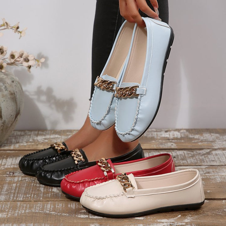 Women Comfortable Moccasins with Fashionable Chain Detail Mune Fashion