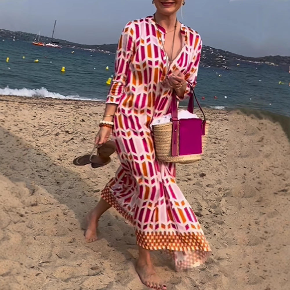 Women's flowing maxi dress with graphic all-over print, V-neck and three-quarter sleeves Mune Fashion