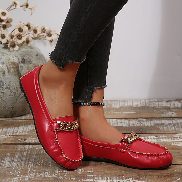 Women Comfortable Moccasins with Fashionable Chain Detail Mune Fashion