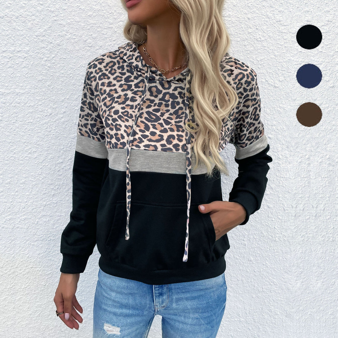 Women's hooded sweatshirt in block design with leopard pattern, kangaroo pocket and drawstring hood