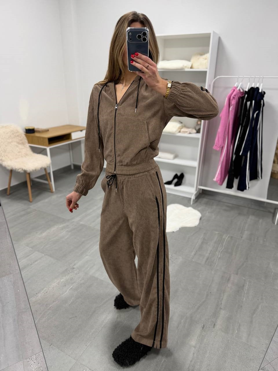 Women's corduroy jogging suit with hood, side contrast stripes, drawstring and elastic hem cuffs Mune Fashion