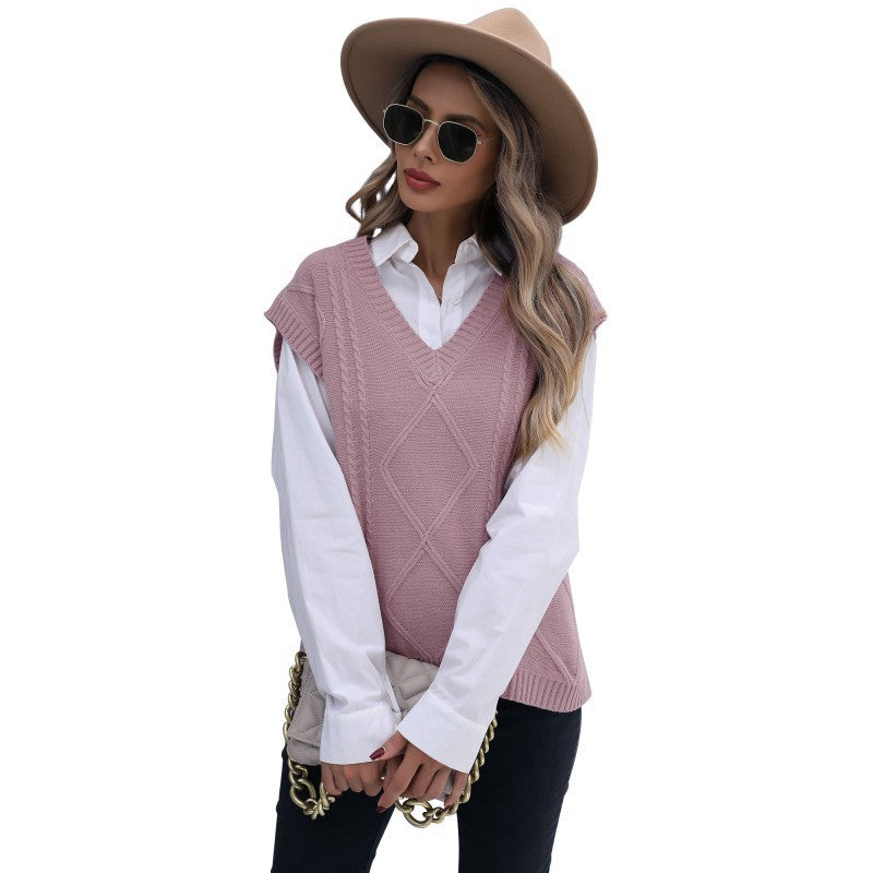 Ladies knitted vest with V-neck and diamond pattern Mune Fashion
