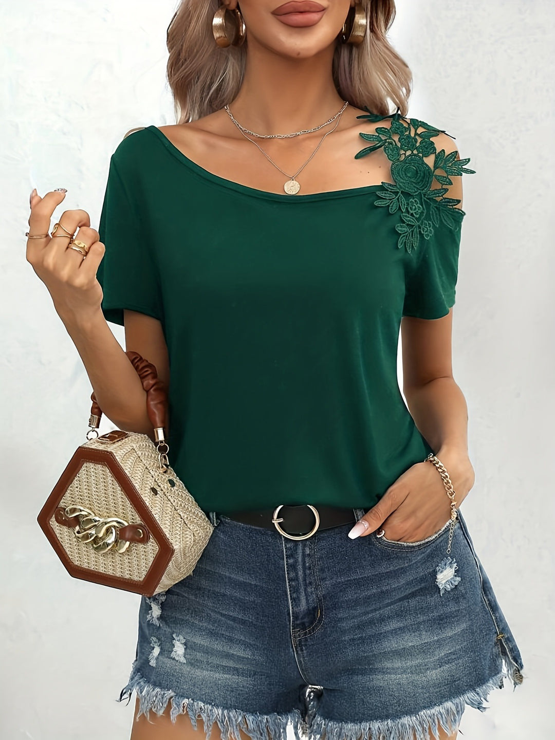 Women's off-the-shoulder jersey shirt with floral lace application and loose fit Mune Fashion