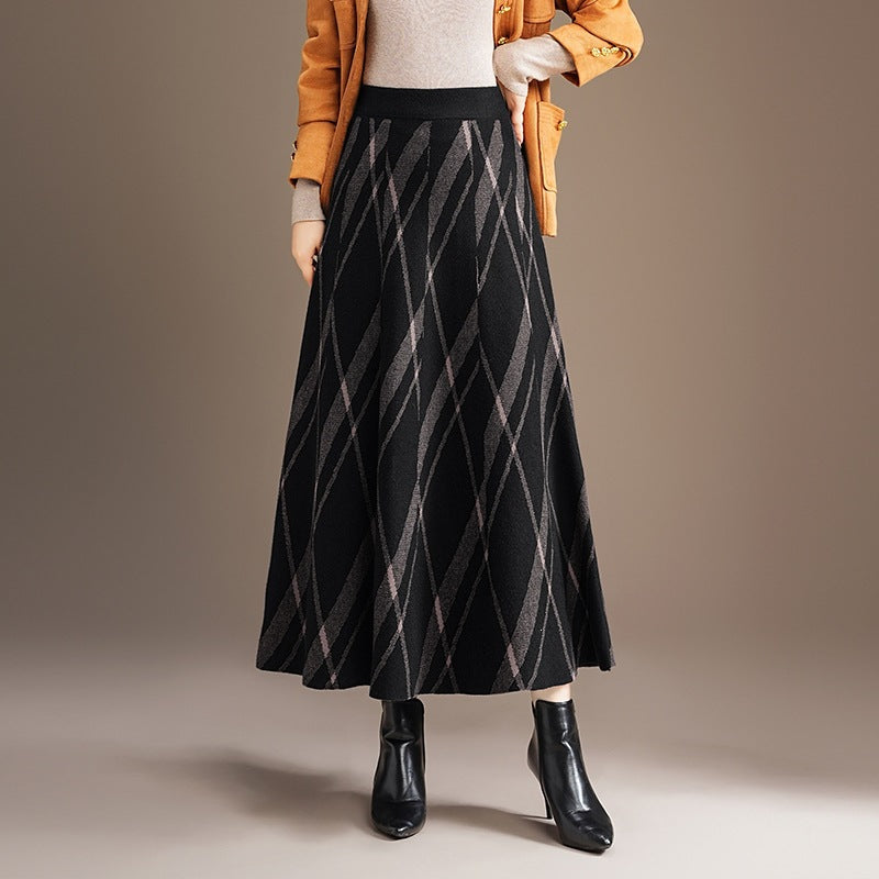 Ladies Elegant and flowy maxi skirt with diagonal patterns Mune Fashion