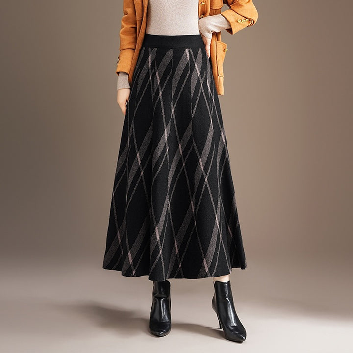 Ladies Elegant and flowy maxi skirt with diagonal patterns Mune Fashion