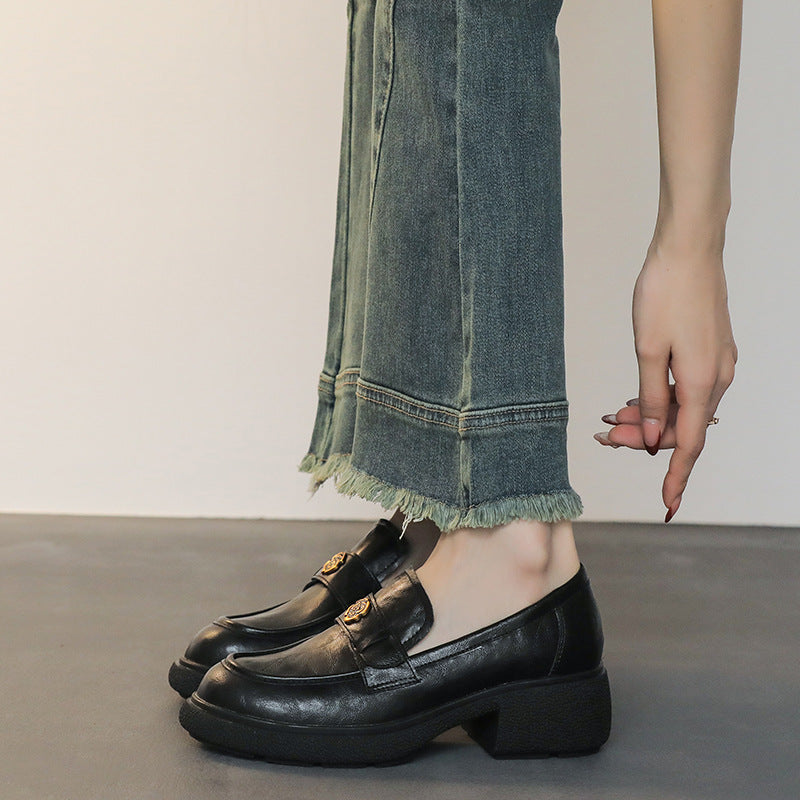 Women's chunky loafers made of smooth leather with emblem appliqué and profiled block sole Mune Fashion
