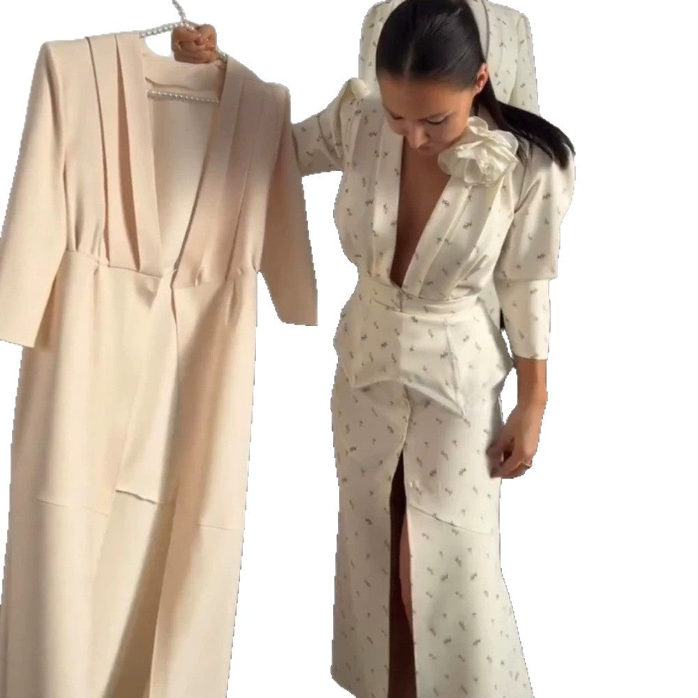 Women tailored pantsuit set with deep V-neck, structured peplum waist and fine floral jacquard Mune Fashion