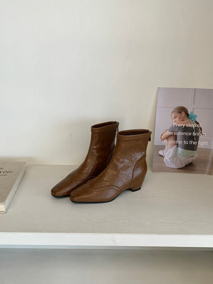 Women's elegant and comfortable ankle boots with block heel Mune Fashion