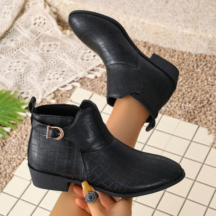 Ladies' western-inspired ankle boots with pointed toe and decorative metal buckle Mune Fashion