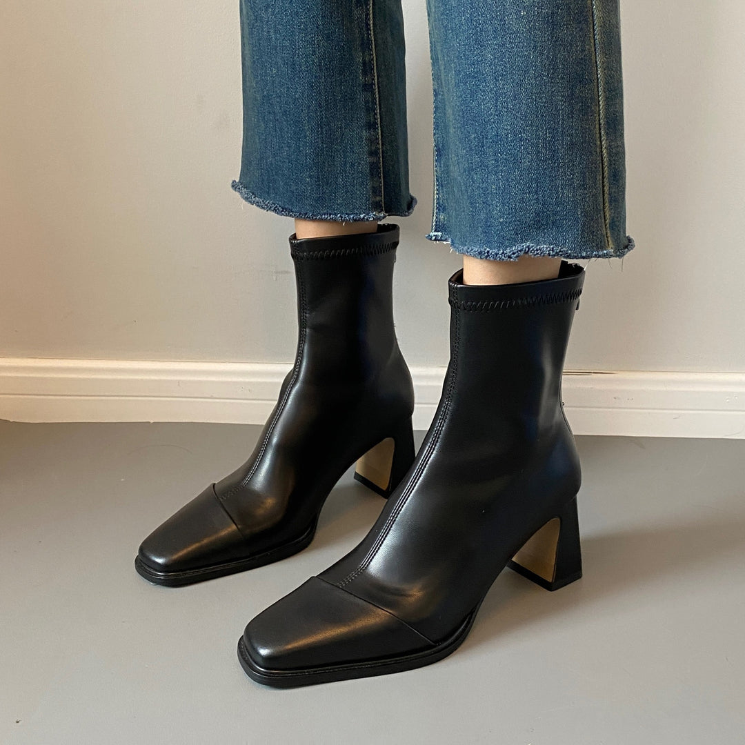 Ladies ankle boots with seamless shaft and sculptural block heel Mune Fashion
