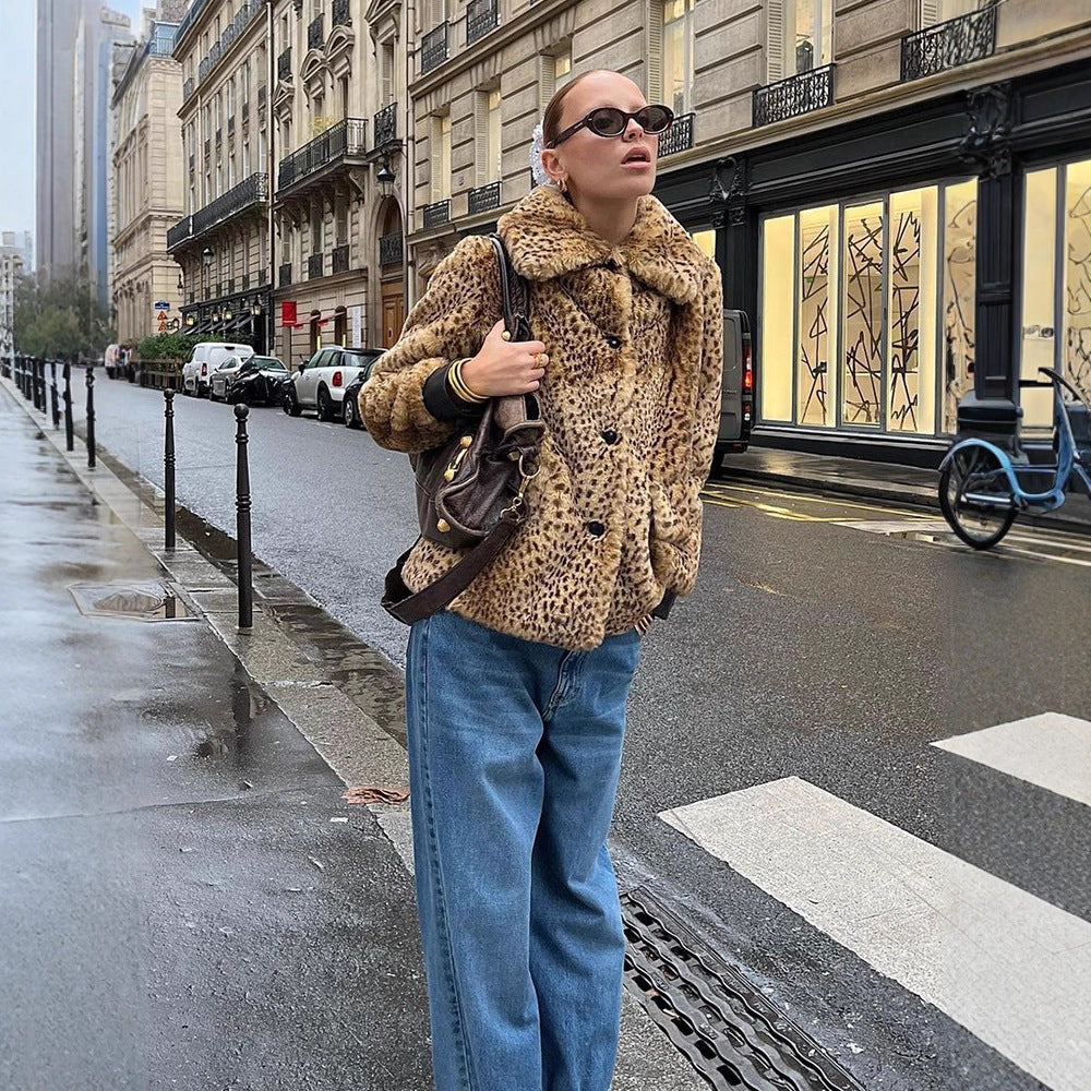 Women's Boxy Short Coat made of Faux Fur with Allover Leopard Print and Foldable Shawl Collar Mune Fashion