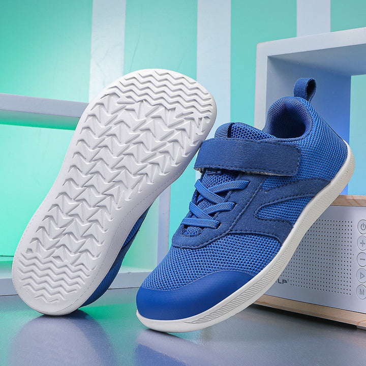 Unisex nan sporty everyday sneaker with Velcro fastening, flexible comfort insole and profiled multidirectional outsole Mune Fashion