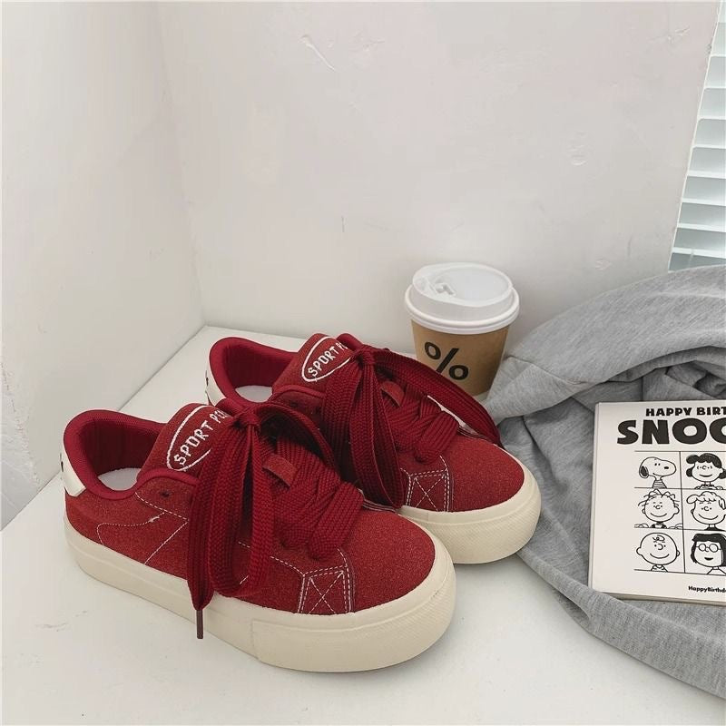 Women's sporty sneakers made of high-quality suede with comfortable lacing details Mune Fashion