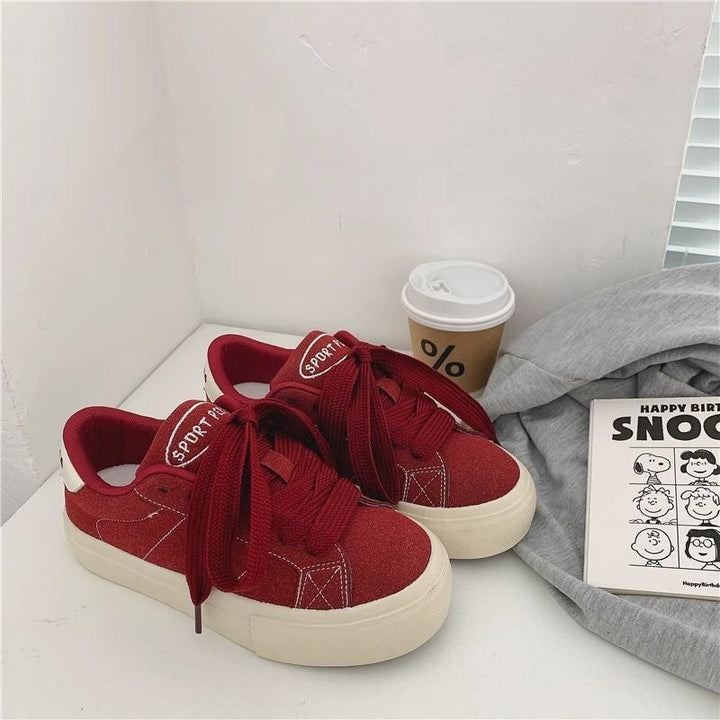 Women's sporty sneakers made of high-quality suede with comfortable lacing details Mune Fashion
