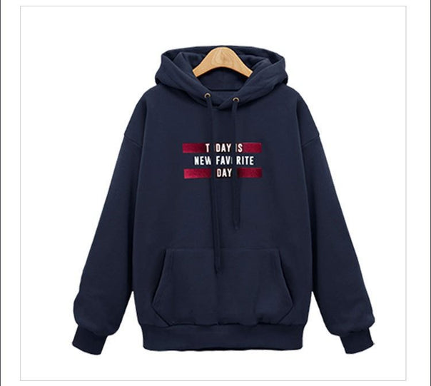 Women's casual hoodie with kangaroo pocket, relaxed fit and graphic statement print Mune Fashion