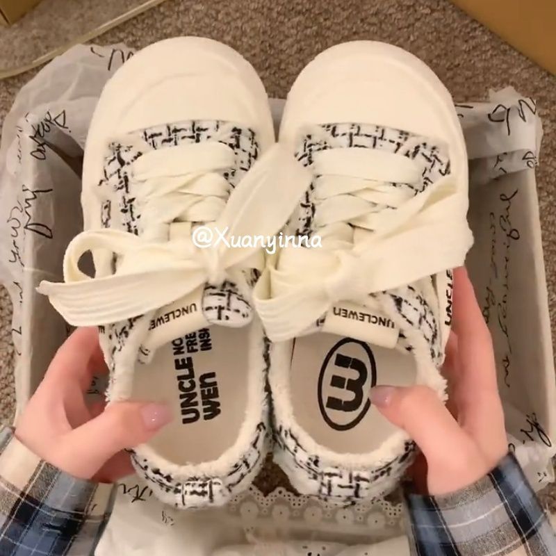 Women Comfortable Sneakers with cozy lining and trendy design Mune Fashion