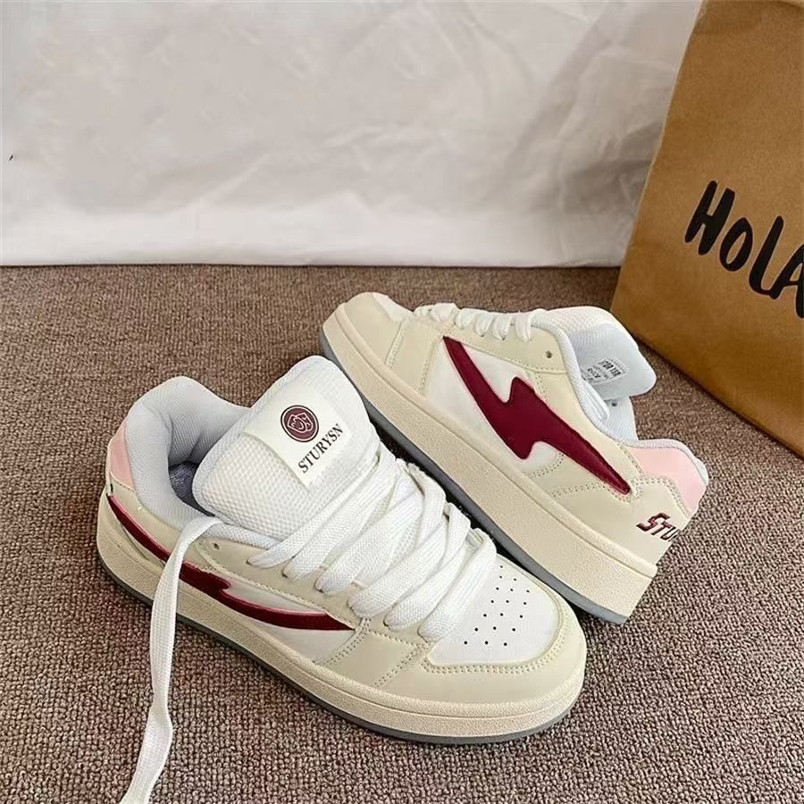 Women's sneakers in a sporty-elegant design with breathable upper material Mune Fashion