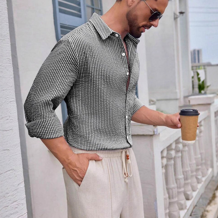 Men's airy seersucker shirt with Kent collar, button placket and rolled-up sleeves Mune Fashion