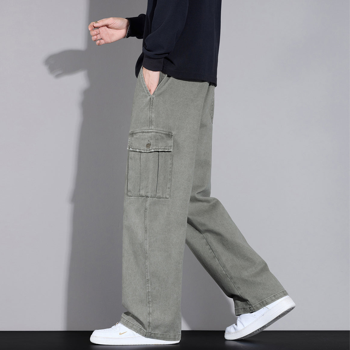 Men's cargo pants in loose relaxed fit with drawstring waistband and multiple pockets Mune Fashion