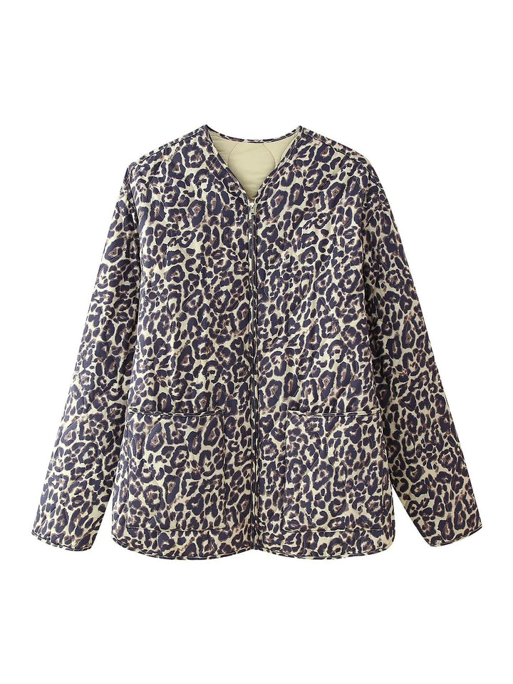 Women's quilted oversized puffer jacket with all-over leopard print, full zip and patch pockets Mune Fashion