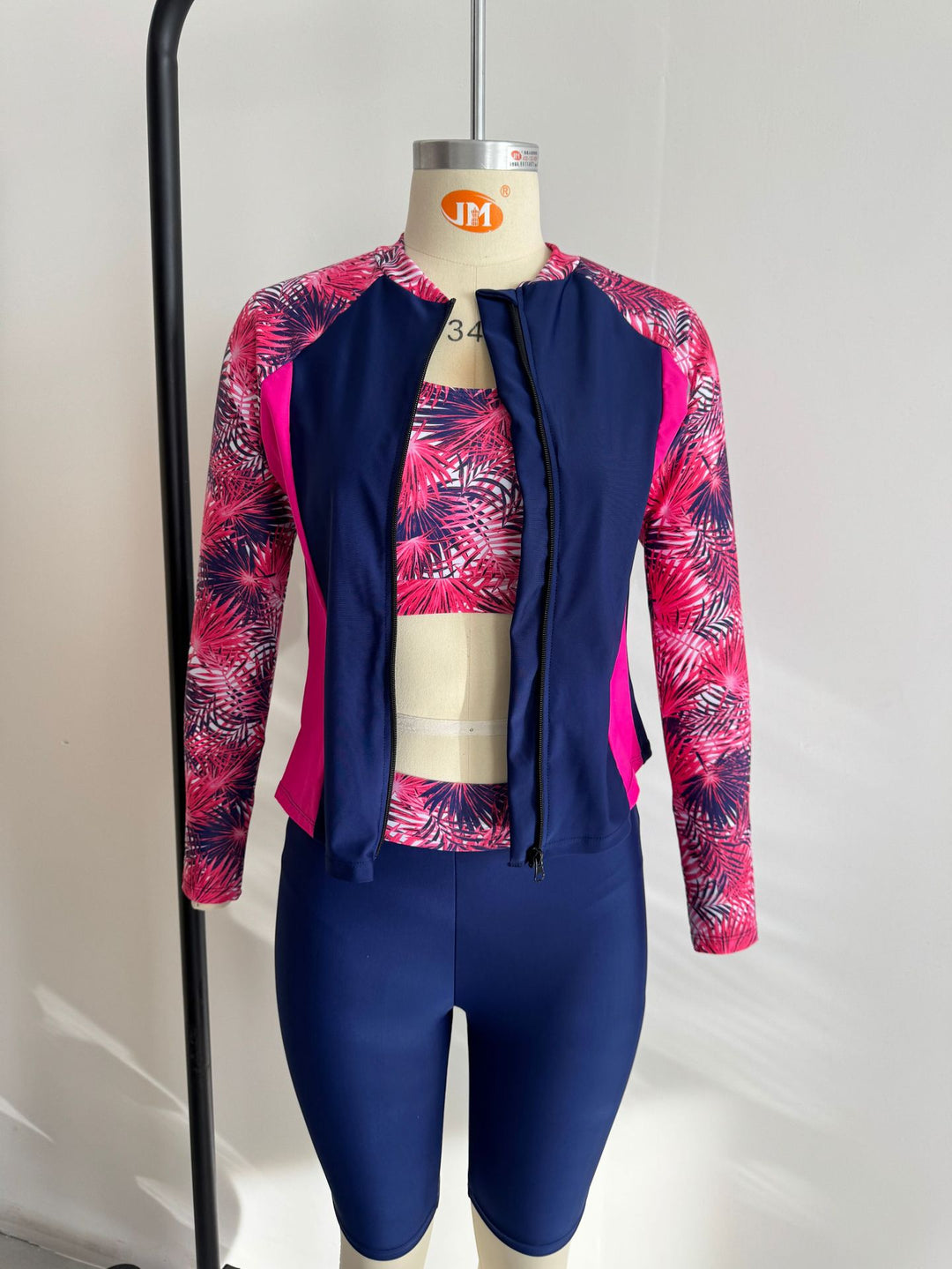 Damen Sportlicher Oberteil und Shorts Set Echo Archiv