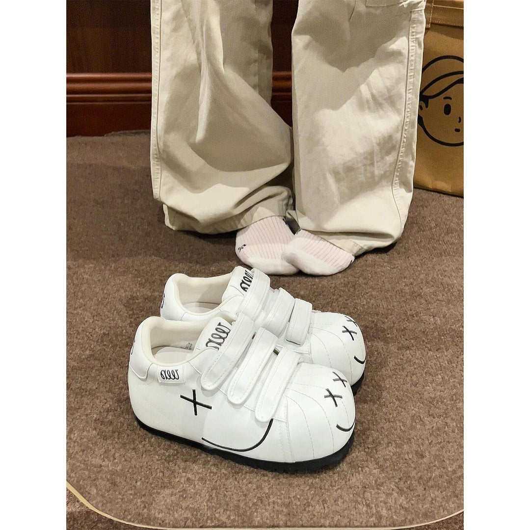 Women sneakers with practical Velcro closure and playful design Mune Fashion
