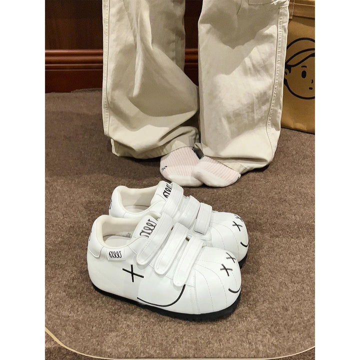 Women sneakers with practical Velcro closure and playful design Mune Fashion