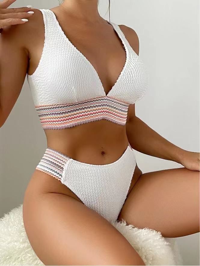 Women High-Cut Bikini with Wave Pattern Mune Fashion