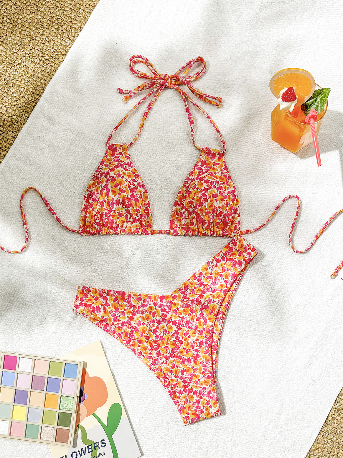 Ladies triangle bikini with adjustable straps and playful floral pattern Mune Fashion