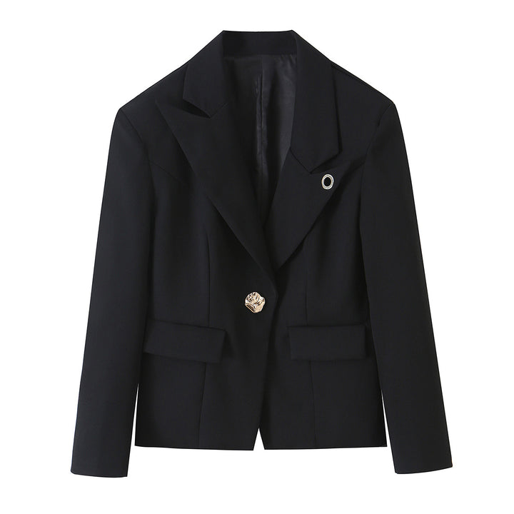 Women Tailored Short Blazer with Decorative Metal Button and Flap Pockets Mune Fashion
