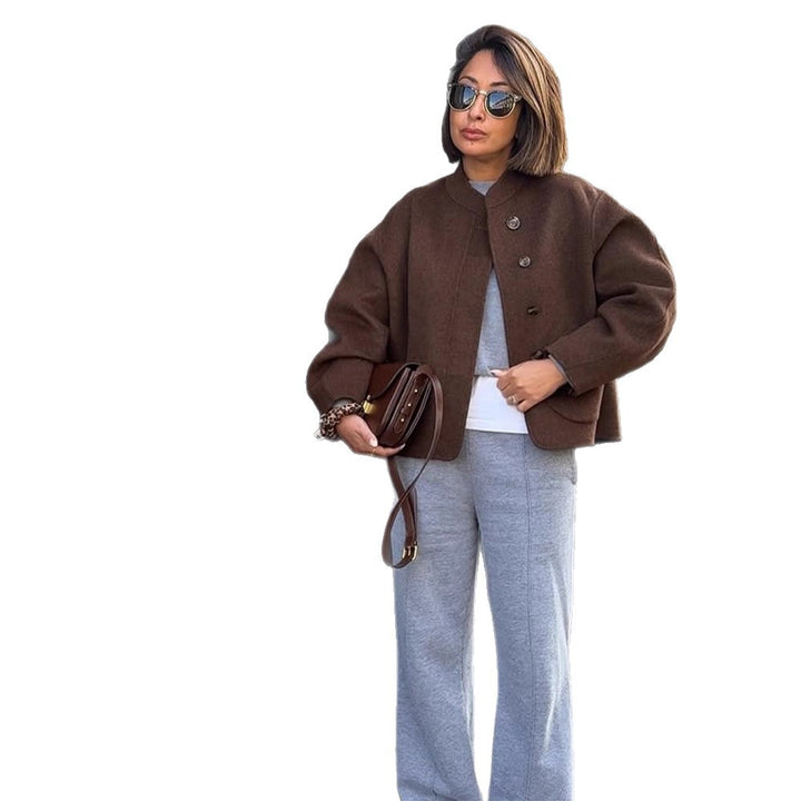 Women's short jacket made of wool blend in boxy cut with minimalist round neckline Mune Fashion