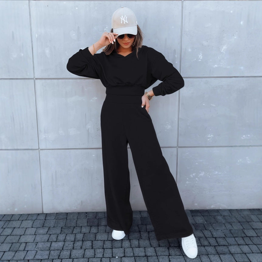 Women’s loungewear set with cropped v-neck sweater and high-waisted palazzo pants Mune Fashion