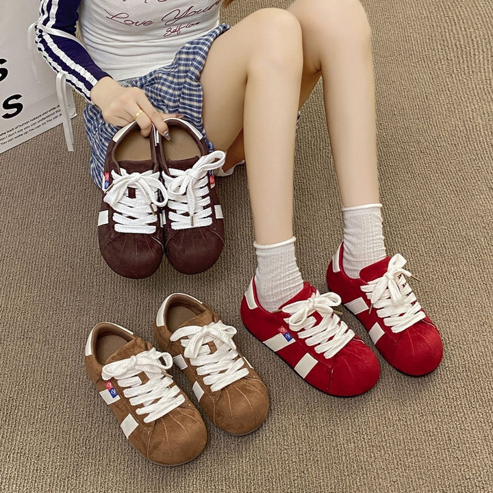 Women's sporty sneakers with soft cushioned sole and sturdy upper material Mune Fashion
