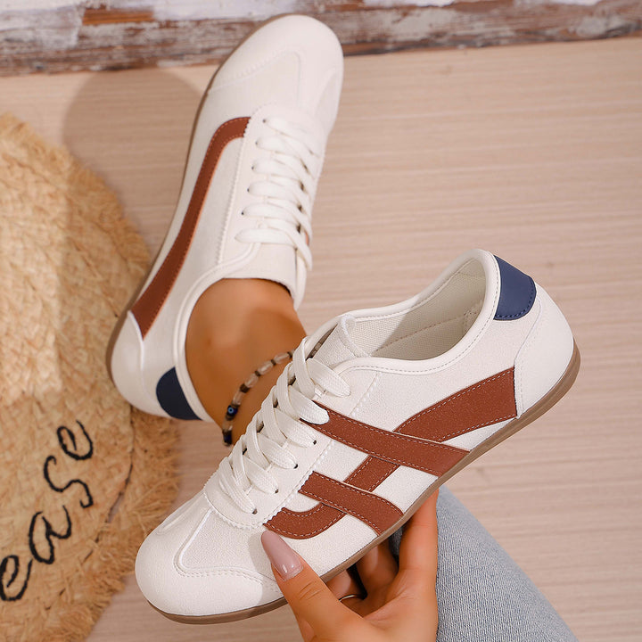 Women's Retro Runner Slim Sneaker with Flat Rubber Sole and Decorative Stripes Mune Fashion