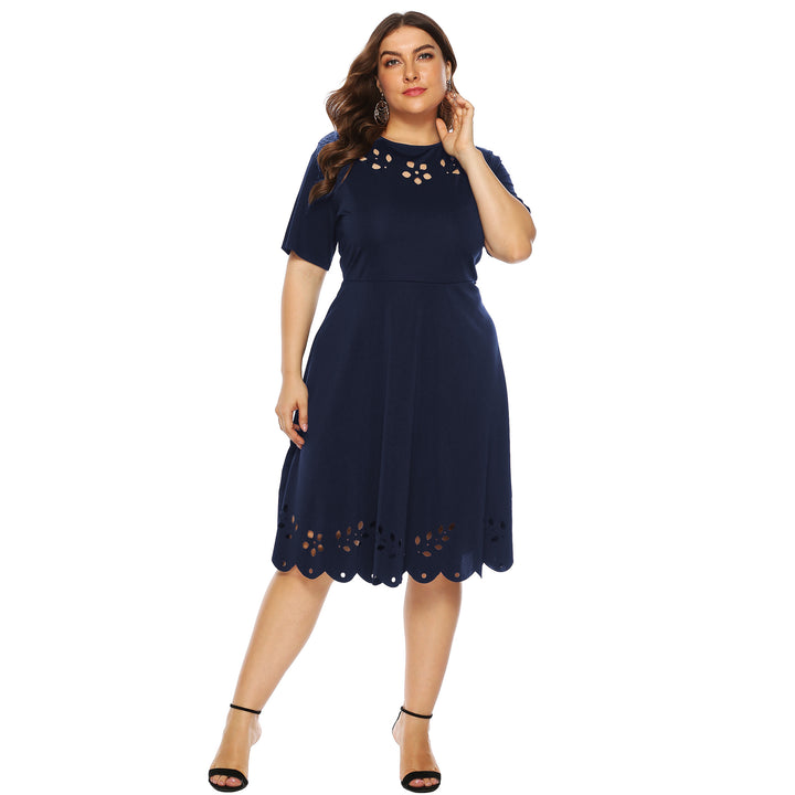 Women elegant dress with pierced collar and wavy hem Mune Fashion