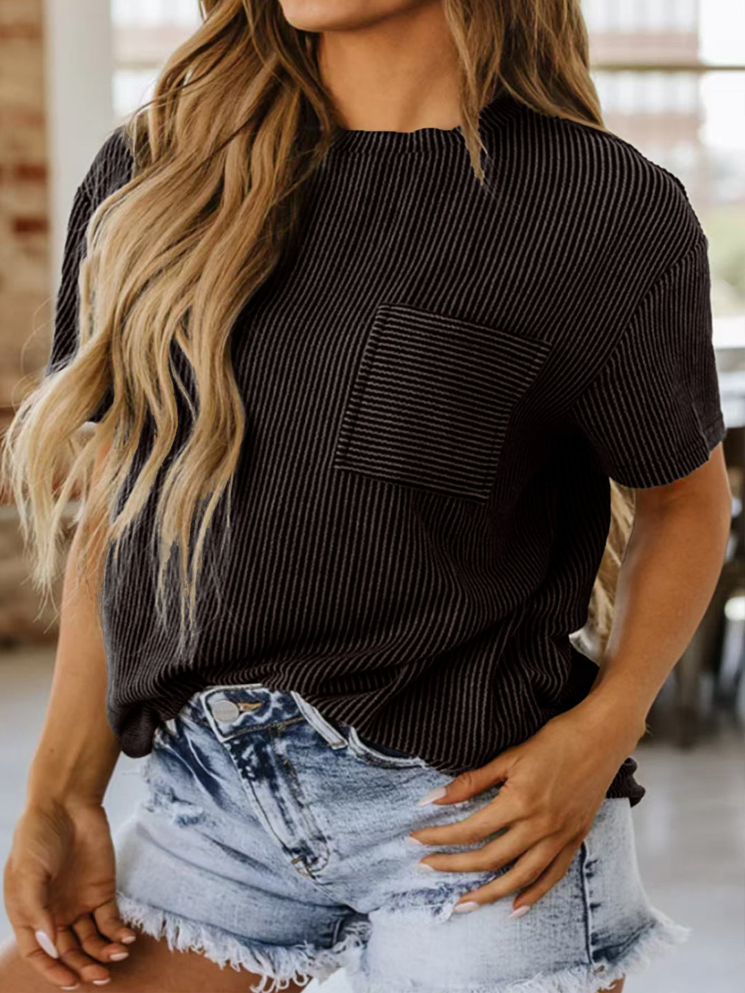 Women's ribbed short-sleeve shirt with chest pocket and loose fit Mune Fashion