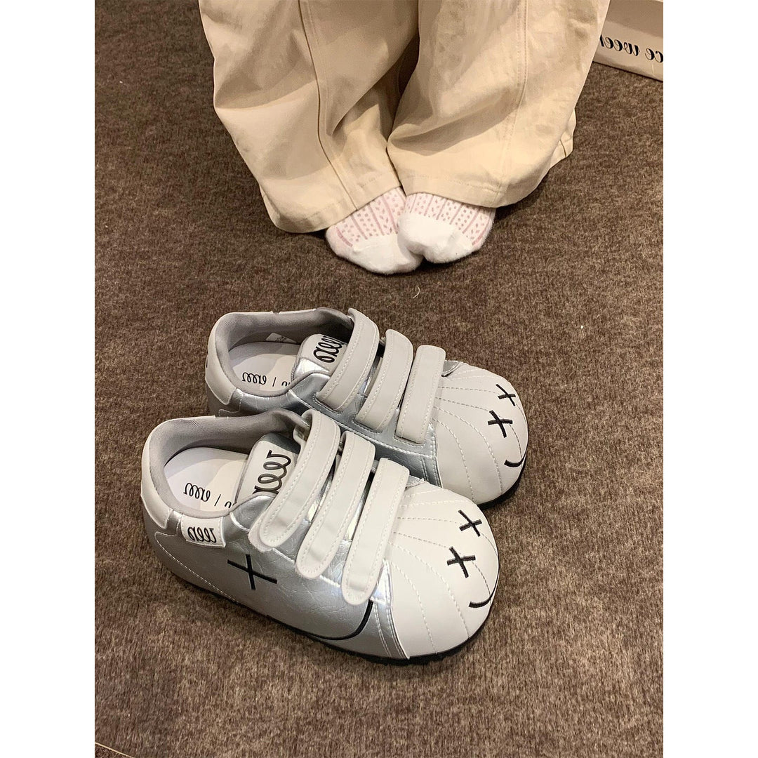 Women sneakers with practical Velcro closure and playful design Mune Fashion