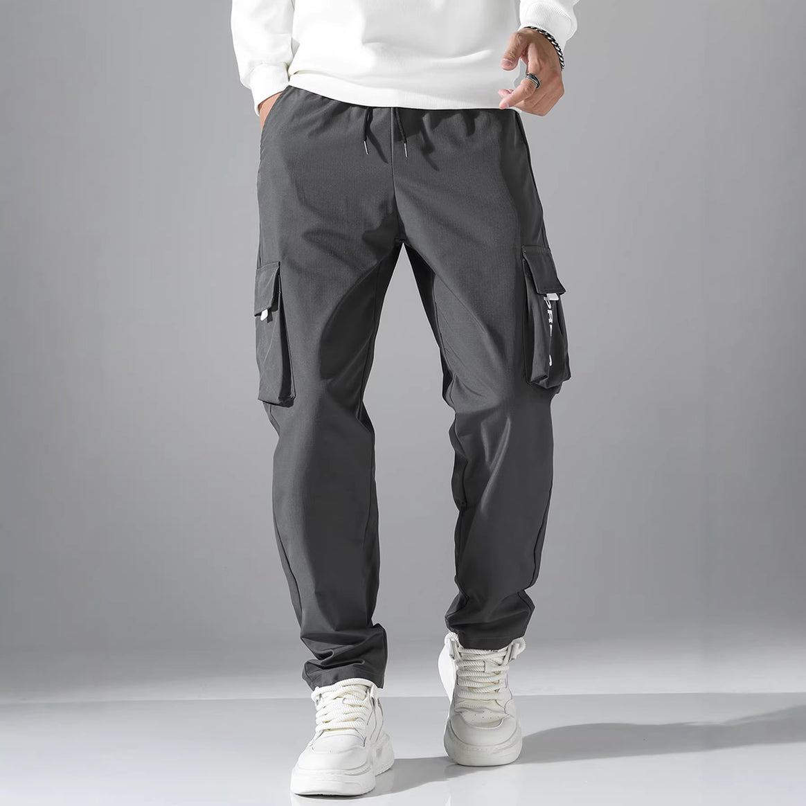 Men's Tapered Cargo Jogging Pants with Elastic Drawstring, Multifunctional Flap Pockets & Ergonomic Seams Mune Fashion