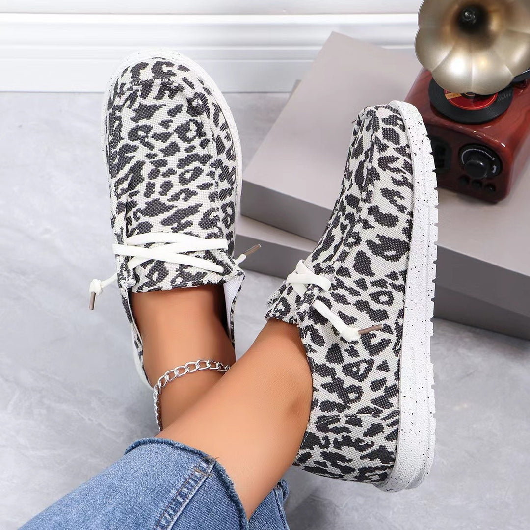 Women Slip-On Sneaker in leopard print with canvas upper material and elastic shoelaces Mune Fashion
