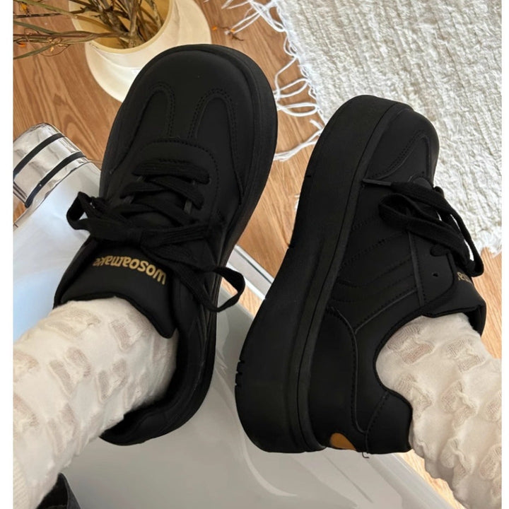 Women's sporty sneakers with reinforced sole and comfortable fit Mune Fashion
