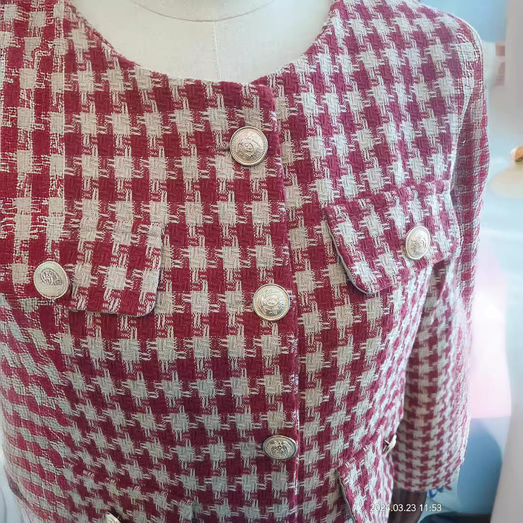 Women's fitted bouclé tweed jacket with houndstooth pattern, golden decorative buttons, and patch flap pockets Mune Fashion