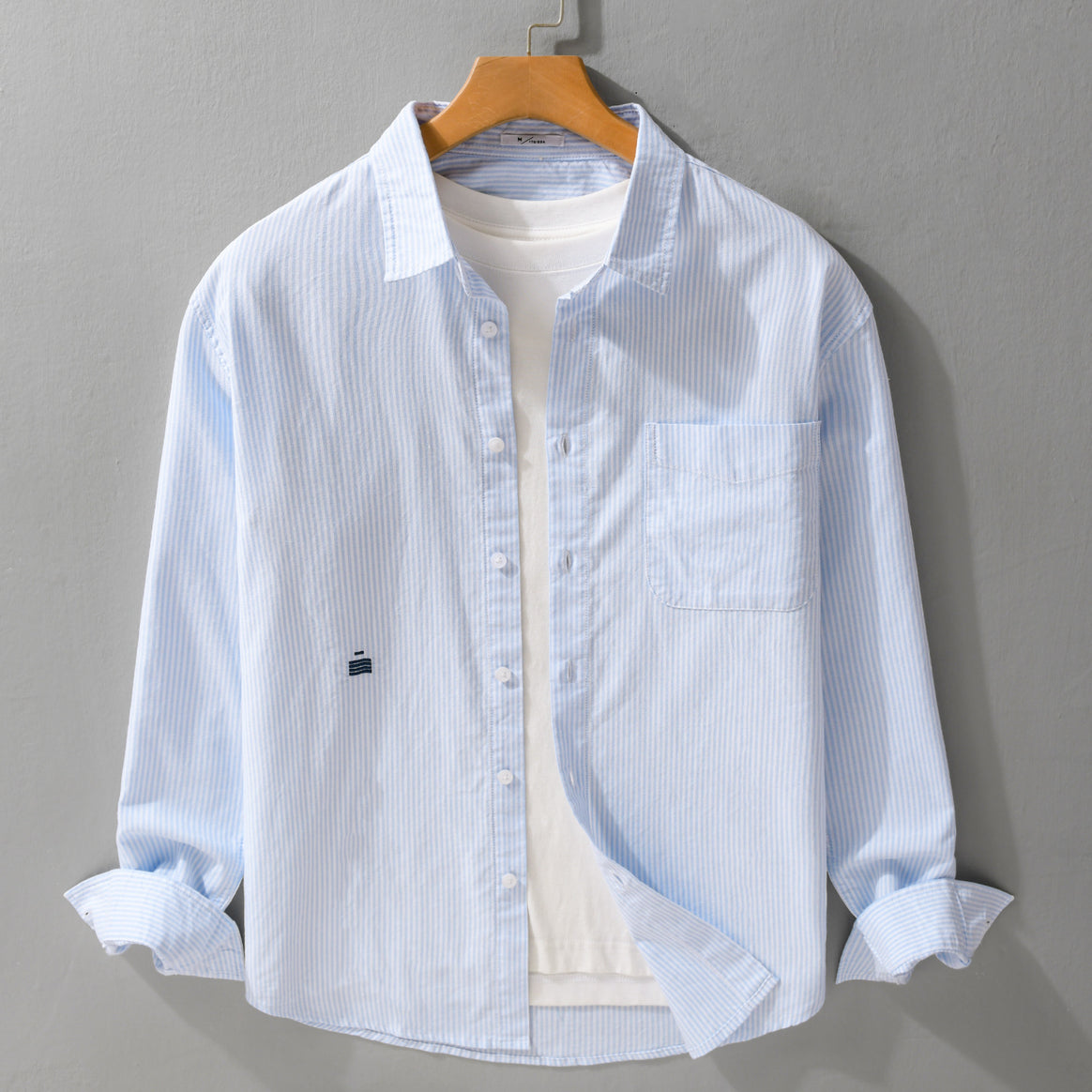 Men's Lightweight Seersucker Shirt in Layering Look with Chest Pocket Mune Fashion