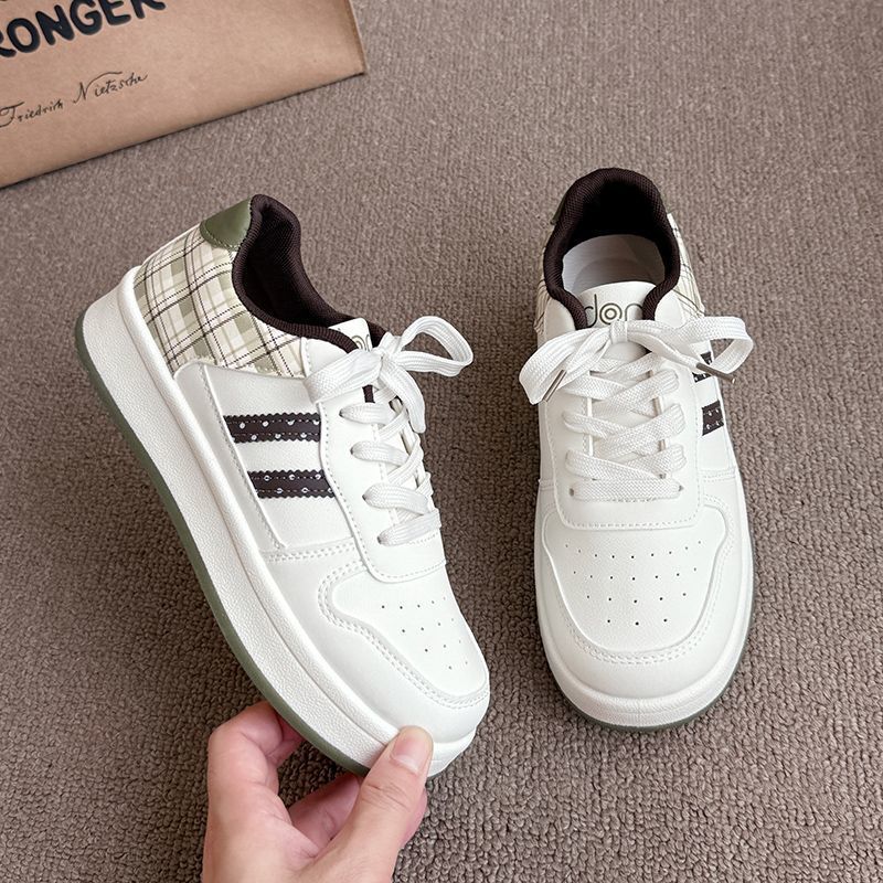 Women's fashionable sneakers with checkered inserts and cushioned sole Mune Fashion