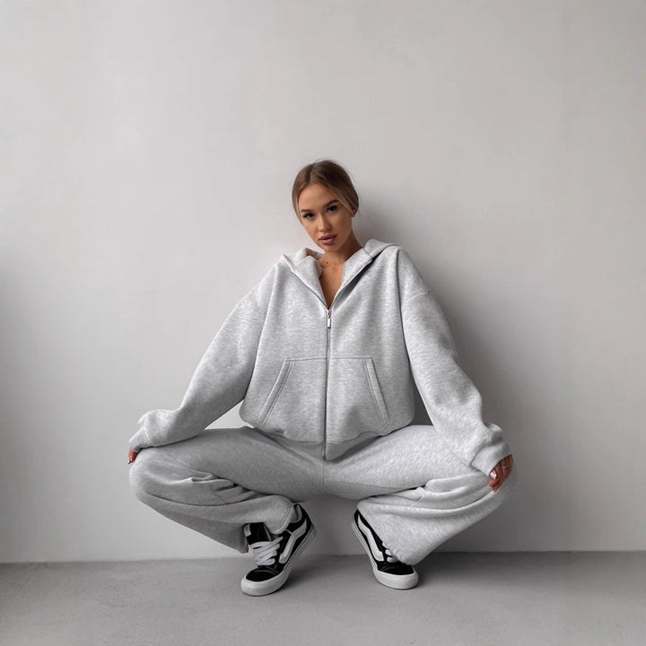 Women's Loungewear Set Mune Fashion: Oversized Zip Hoodie with Hood and Wide High-Waist Sweatpant made of Soft Fleece