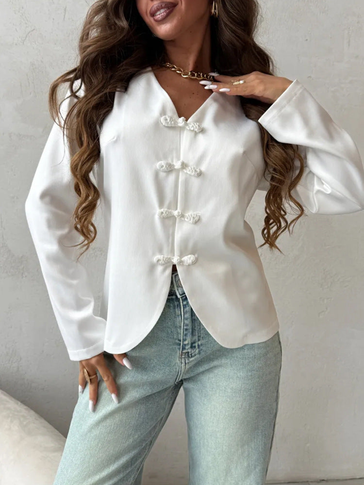 Ladies blouse with V-neck, Chinese cord closures and slightly fitted silhouette Mune Fashion