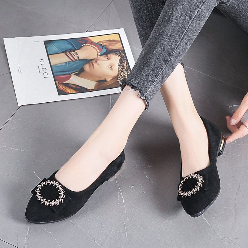 Women's elegant velour-look ballet flats with decorative jewelry brooch and small block heel Mune Fashion