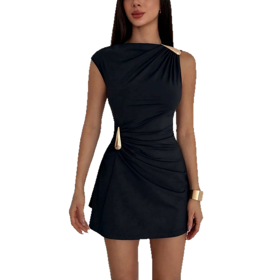 Women's fitted one-shoulder mini dress with side gathering application and decorative ring closures Mune Fashion