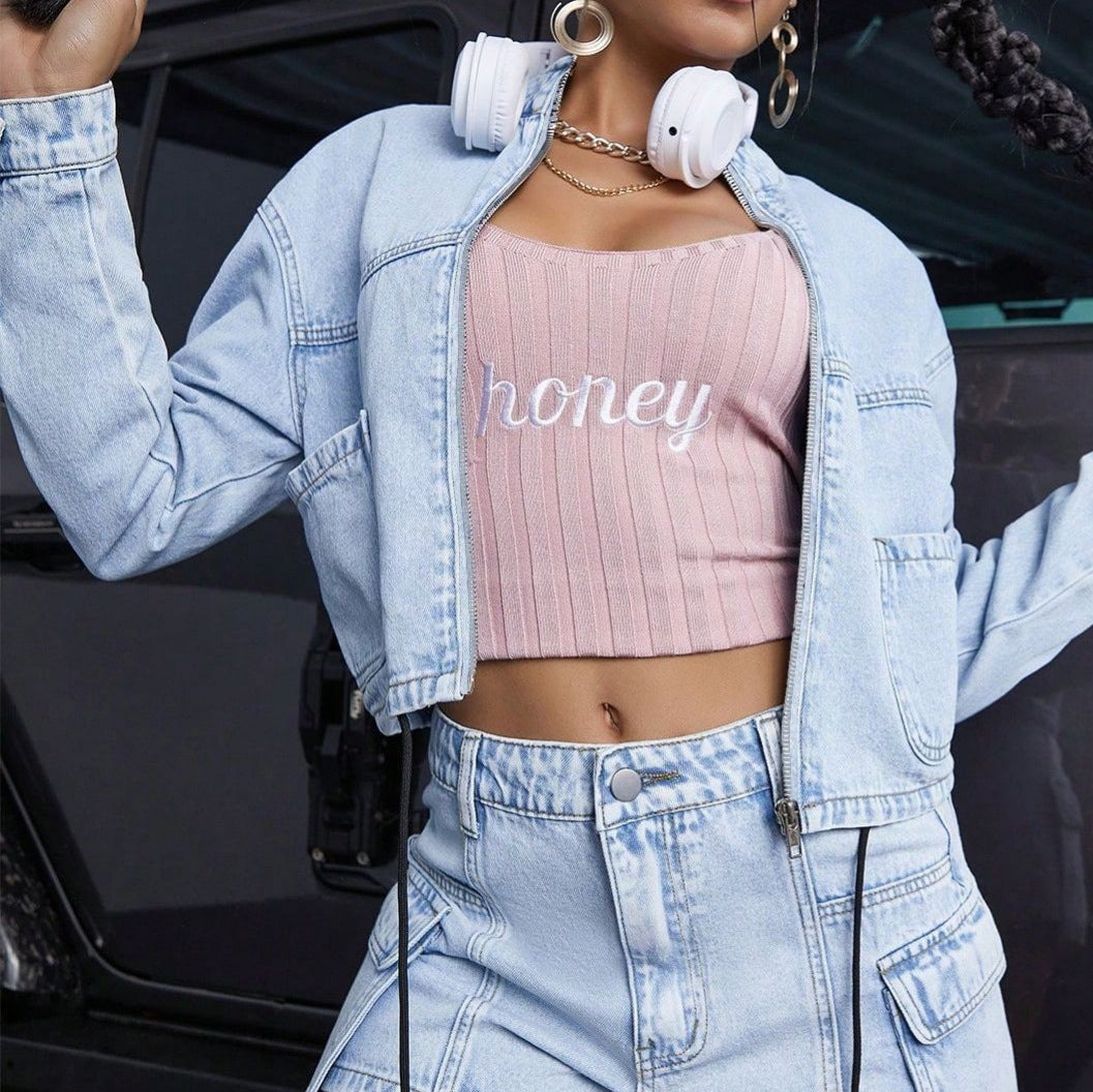 Women Cropped Denim Set consisting of short denim jacket and High-Waist Cargo Jeans Mune Fashion
