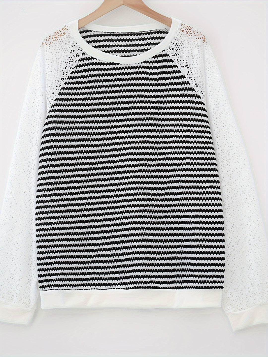Women's pullover with waffle structure, raglan shape and transparent lace sleeves Mune Fashion